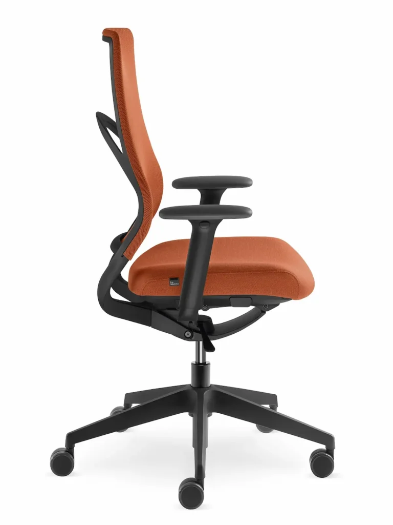 Komfort u počítače i v zasedačce: LD Seating představuje nové židle s novou mechanikou 2 Arcus 240 ATS BR230 F12BL V1 b