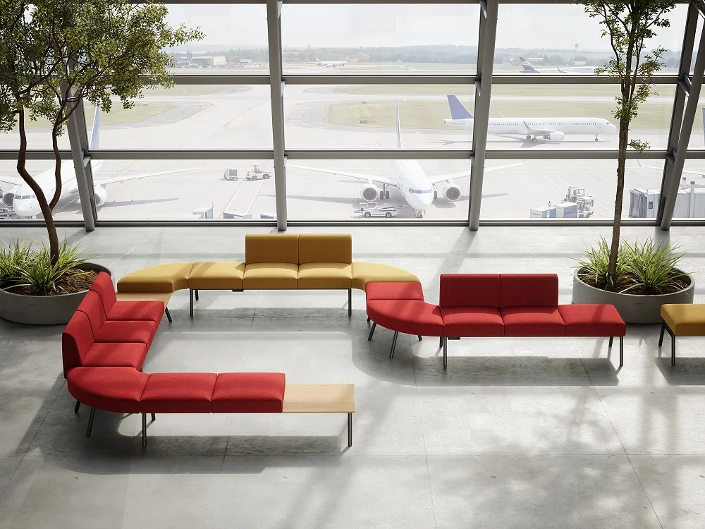 LD Seating uvádí modulární sezení Pod a Nido Bench: Sestavu složíte sami 15 Červené a hořčicové sestavy Nido Bench v odbavovací hale letiště