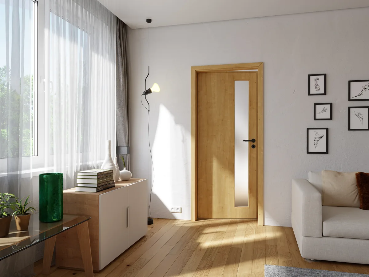 Trendy v interiérových dveřích: struktura, frézování, mat a ekologie 4 Světlý obývací pokoj s prosklenou stěnou a záclonou, uprostřed dveře Klasik 9 s povrchem SOLO MATRIX v dekoru bergamo a svislou skleněnou výplní satinato